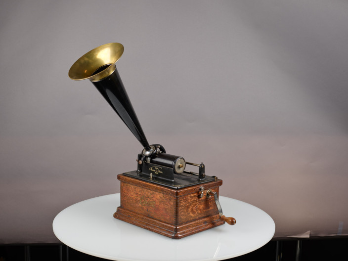 Edison ‘Fireside’ Phonograph with horn, ca. 1909